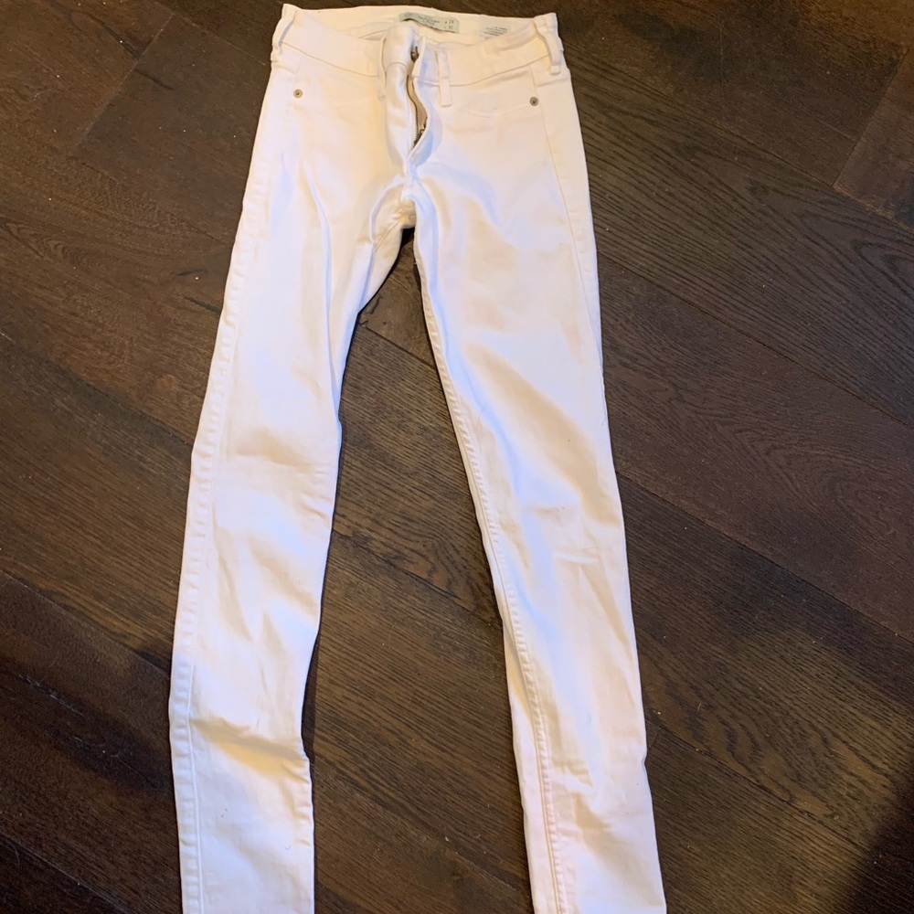 White denim Abercrombie jeans